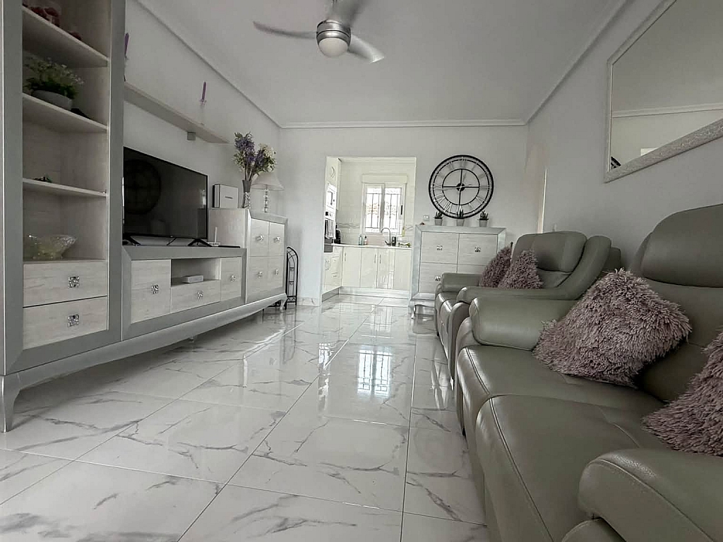 For sale - STUNNING 2BED 1BATH TOP FLOOR APARTMENT ENTRE NARANJOS -  - Alicante