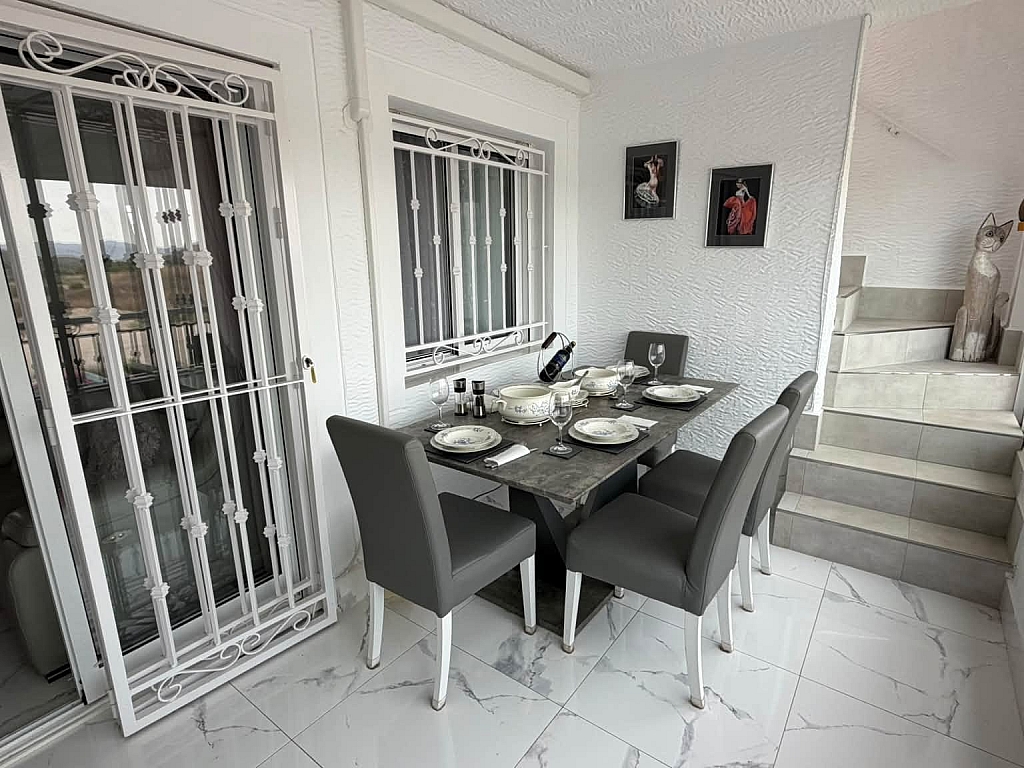 For sale - STUNNING 2BED 1BATH TOP FLOOR APARTMENT ENTRE NARANJOS -  - Alicante