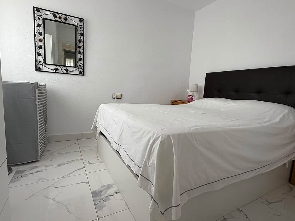 For sale - STUNNING 2BED 1BATH TOP FLOOR APARTMENT ENTRE NARANJOS -  - Alicante