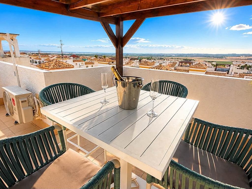 For sale - STUNNING 2BED 1BATH TOP FLOOR APARTMENT ENTRE NARANJOS -  - Alicante