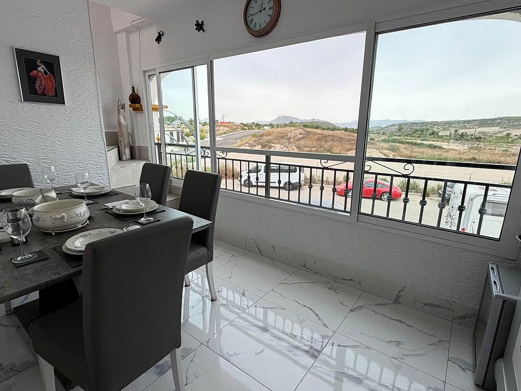 For sale - STUNNING 2BED 1BATH TOP FLOOR APARTMENT ENTRE NARANJOS -  - Alicante