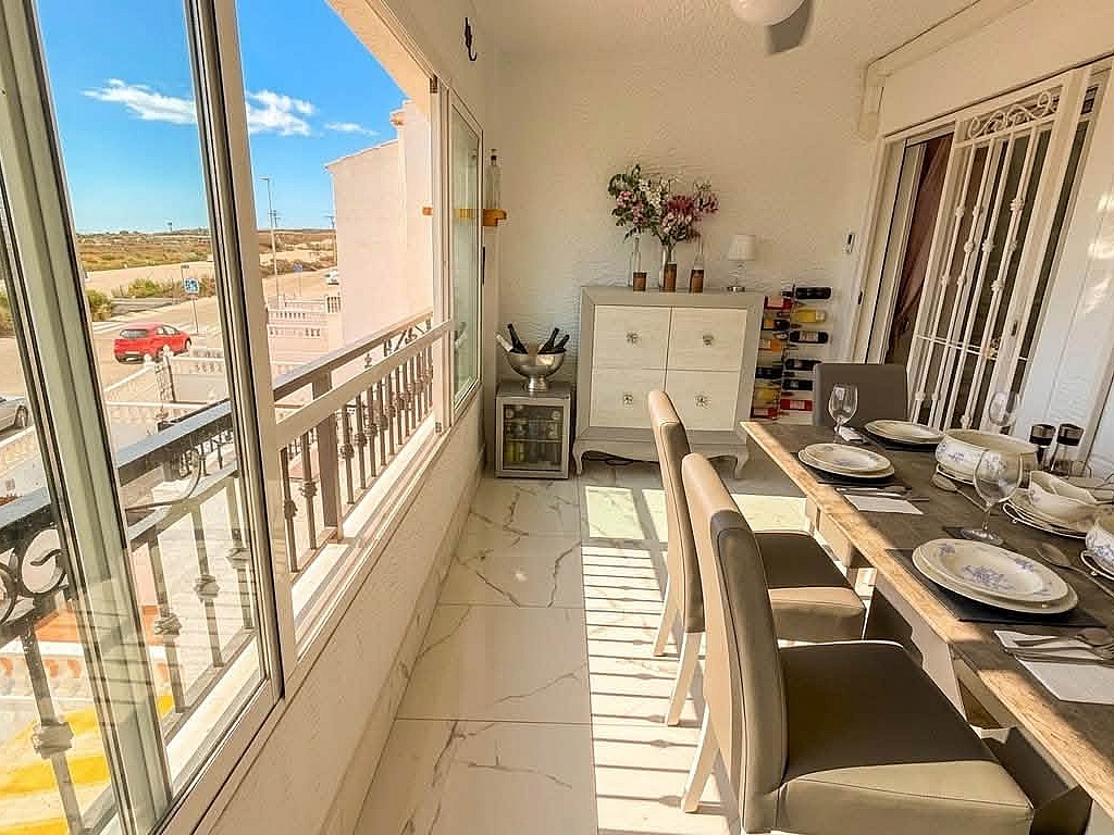 For sale - STUNNING 2BED 1BATH TOP FLOOR APARTMENT ENTRE NARANJOS -  - Alicante