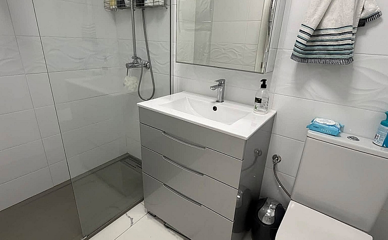 STUNNING 2BED 1BATH TOP FLOOR APARTMENT ENTRE NARANJOS
