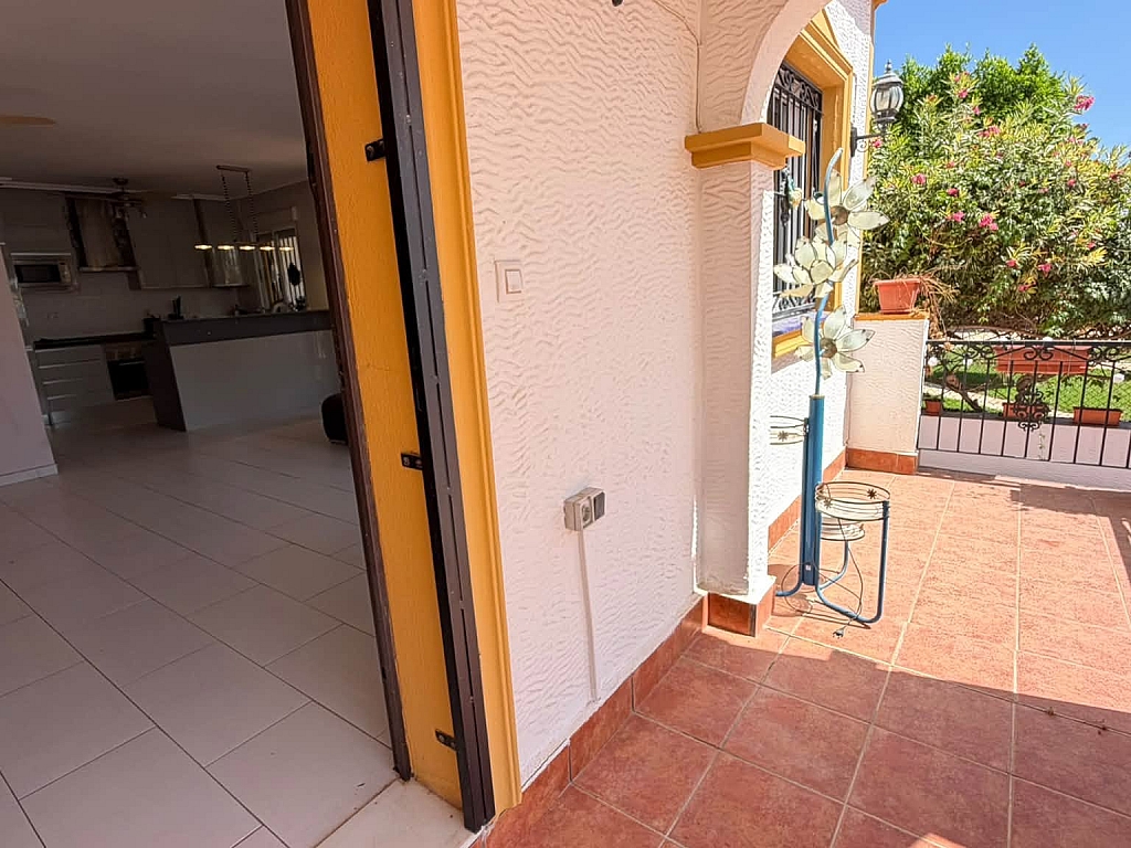 For sale - STYLISH 2BED 2BATH QUAD VILLA ENTRE NARANJOS -  - Alicante