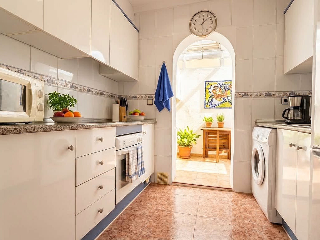 For sale - 2 BED 1 BATH GROUND FLOOR APARTMENT ENTRE NARANJOS -  - Alicante