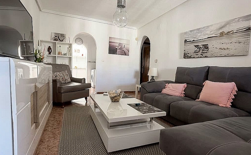 2 BED 1 BATH GROUND FLOOR APARTMENT ENTRE NARANJOS