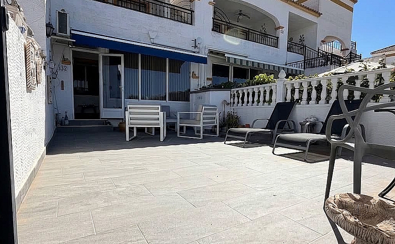 2 BED 1 BATH GROUND FLOOR APARTMENT ENTRE NARANJOS