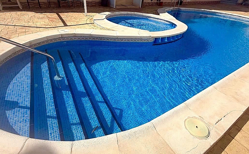 2 BED 1 BATH GROUND FLOOR APARTMENT ENTRE NARANJOS