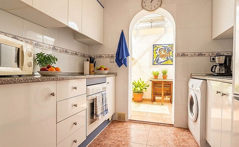 2 BED 1 BATH GROUND FLOOR APARTMENT ENTRE NARANJOS