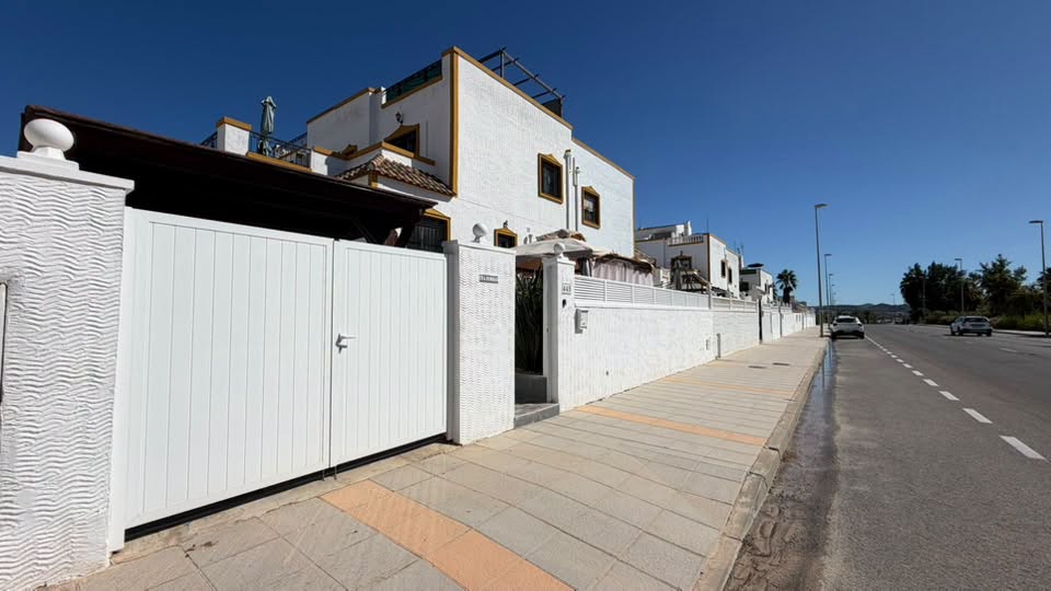 For sale - STUNNING 3 BED 2 BATH QUAD ENTRE NARANJOS -  - Alicante