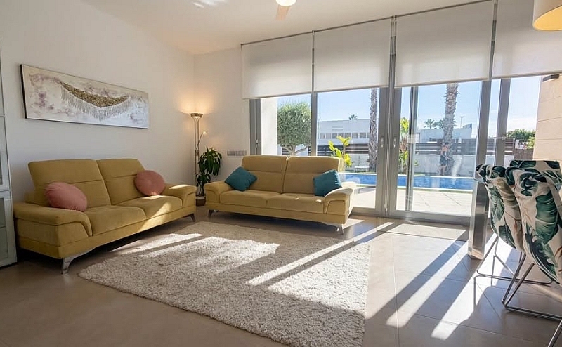 LUXURY 3BED 2 BATH VILLA VISTABELLA