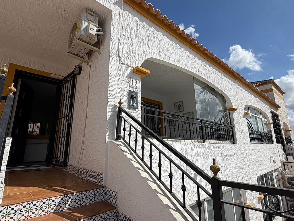 For sale - STUNNING 2BED 1BATH TOP FLOOR APARTMENT ENTRE NARANJOS - Entre Naranjos Vistabella Golf Jacrailla - Alicante