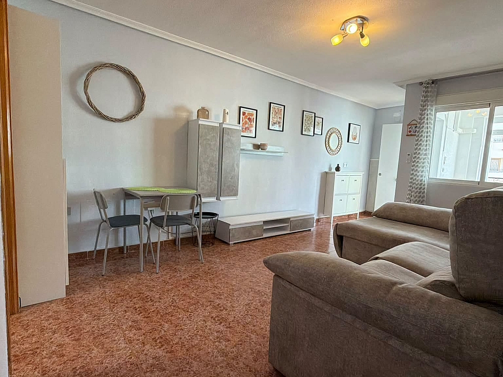 For sale - 2 BED 1 BATH GROUND FLOOR APARTMENT ENTRE NARANJOS -  - Alicante