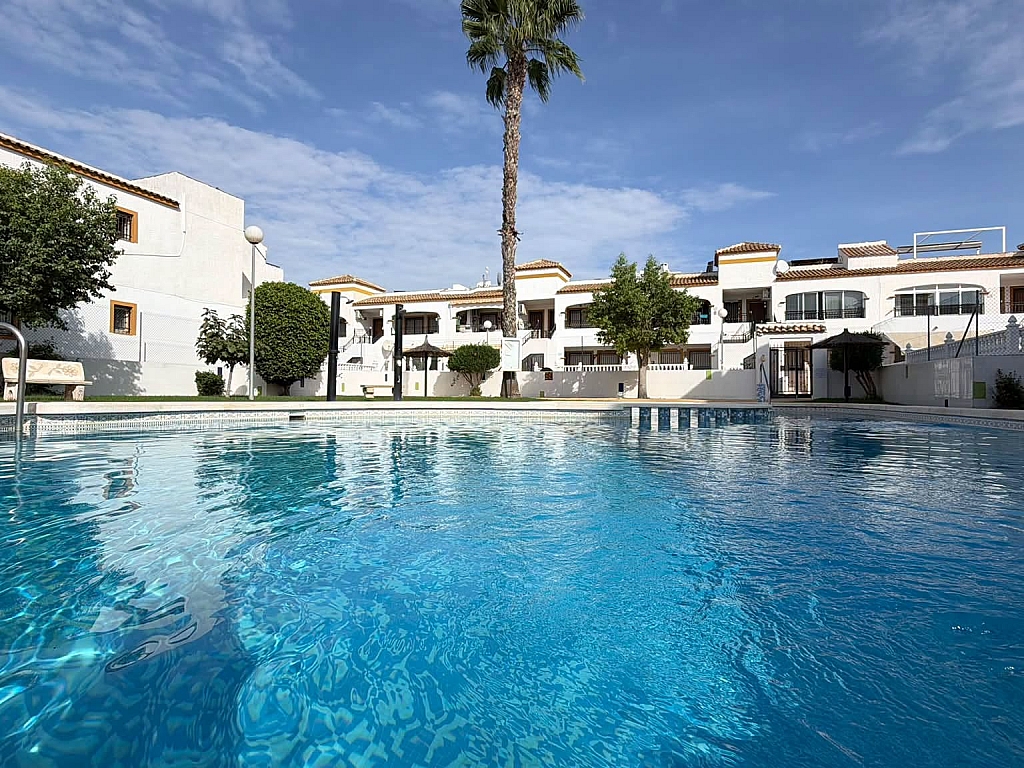 For sale - 2 BED 1 BATH GROUND FLOOR APARTMENT ENTRE NARANJOS -  - Alicante