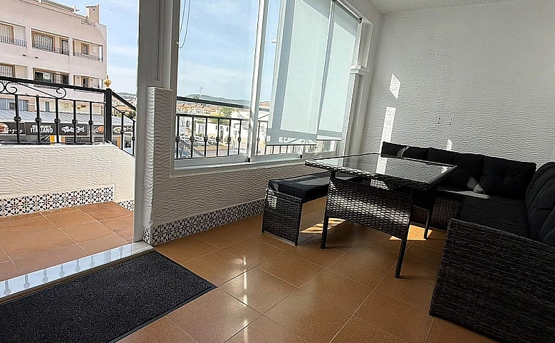 2 BED 1 BATH GROUND FLOOR APARTMENT ENTRE NARANJOS