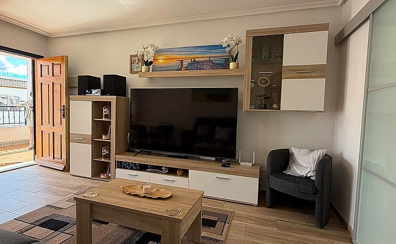 TOP FLOOR 2BED 1BATH APARTMENT ENTRE NARANJOS