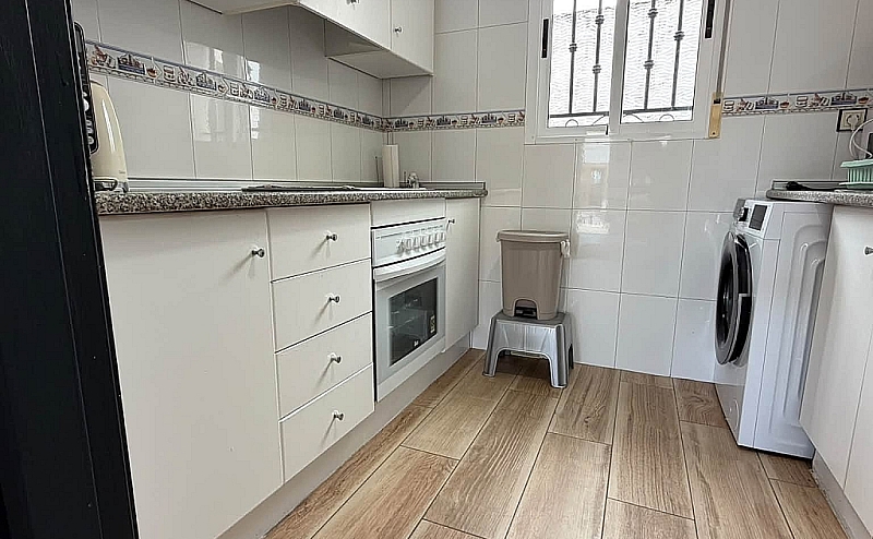 TOP FLOOR 2BED 1BATH APARTMENT ENTRE NARANJOS