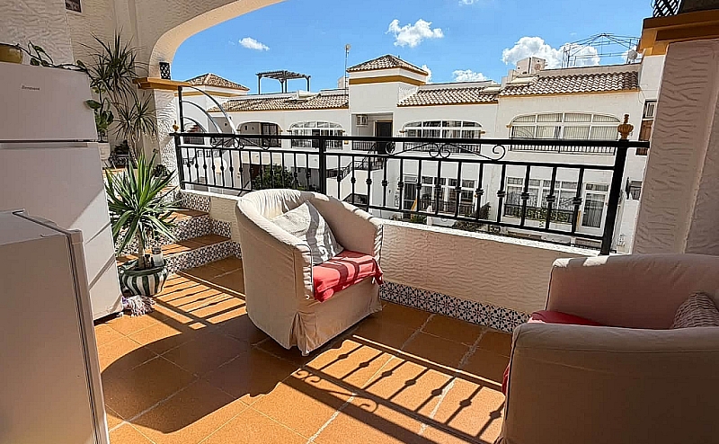 TOP FLOOR 2BED 1BATH APARTMENT ENTRE NARANJOS