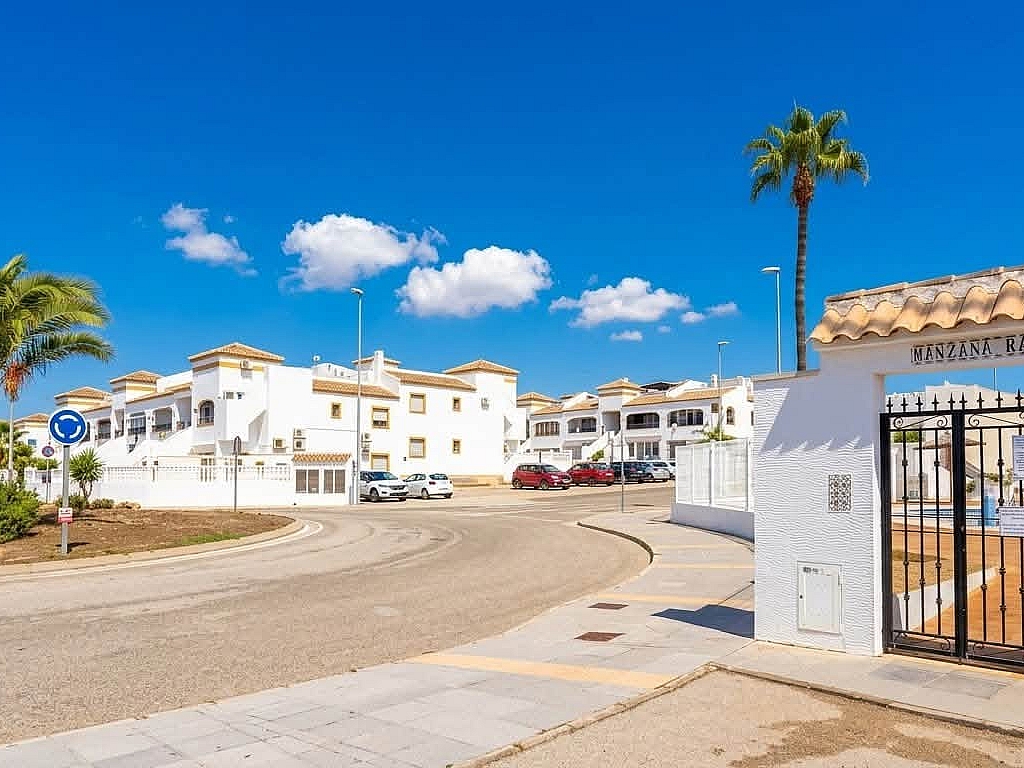 For sale - TOP FLOOR 2BED 2BATH APARTMENT ENTRE NARANJOS -  - Alicante