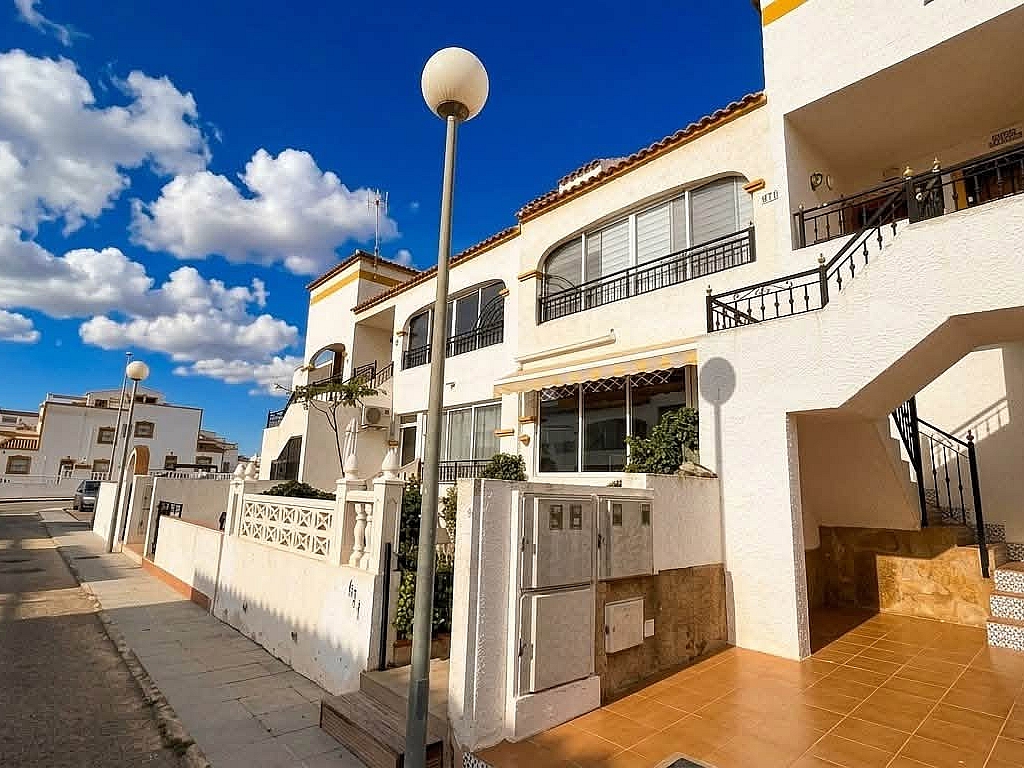 For sale - TOP FLOOR 2BED 2BATH APARTMENT ENTRE NARANJOS -  - Alicante