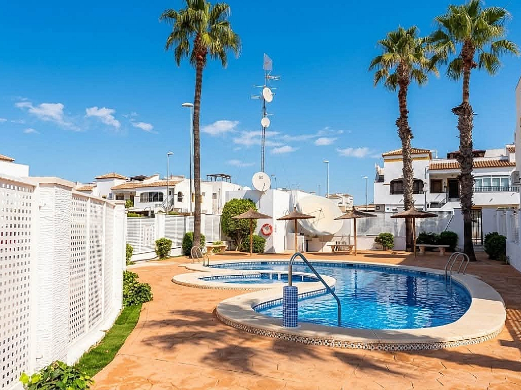 For sale - TOP FLOOR 2BED 2BATH APARTMENT ENTRE NARANJOS -  - Alicante
