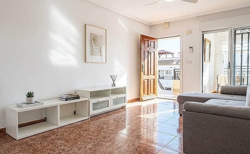 TOP FLOOR 2BED 2BATH APARTMENT ENTRE NARANJOS